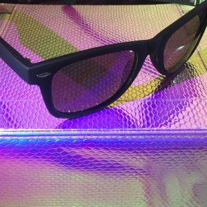 Sunglasses- matte black frame